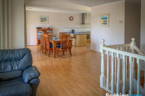 Endeavour 6 - Accommodation Australia 6