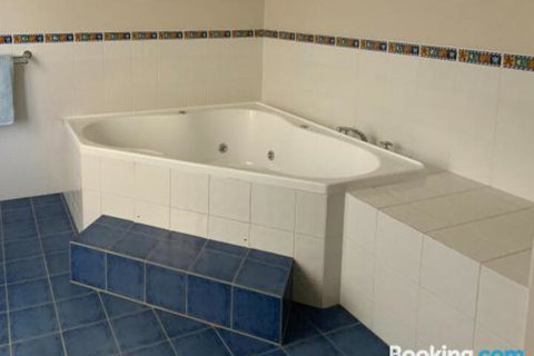 Endeavour 6 - Accommodation Australia 4