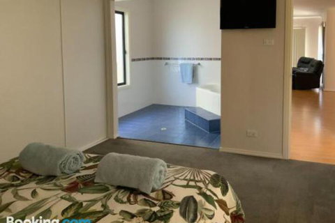 Endeavour 6 - Accommodation Australia 3