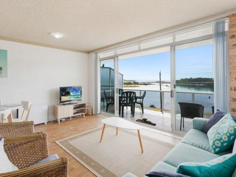 Sapphire Waters Unit 2 - Accommodation Australia 4
