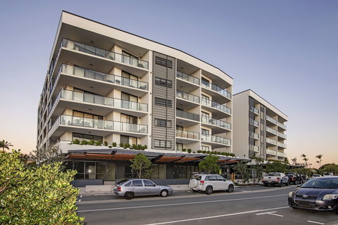 Arise Hedge - Australia Shopping 1