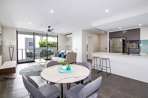 Arise Hedge - Australia Shopping 4