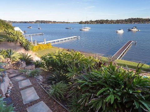 Absolute Waterfront Lakehouse Fishing Point Waterfront Pool Jetty - Australia Shopping 6
