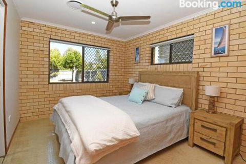 Urangan Harbour Bungalow - Accommodation Australia 1