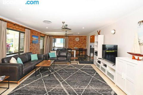 Urangan Harbour Bungalow - Accommodation Australia 6