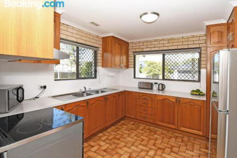 Urangan Harbour Bungalow - Accommodation Australia 3