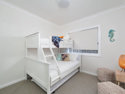 C A L M At Beautiful Shoal Bay - Accommodation Australia 4