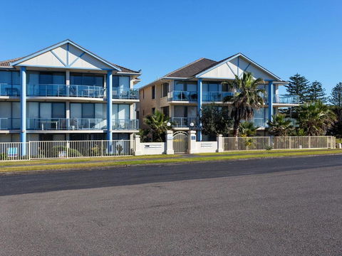 Across The Road From The Beach! - Accommodation Australia 5