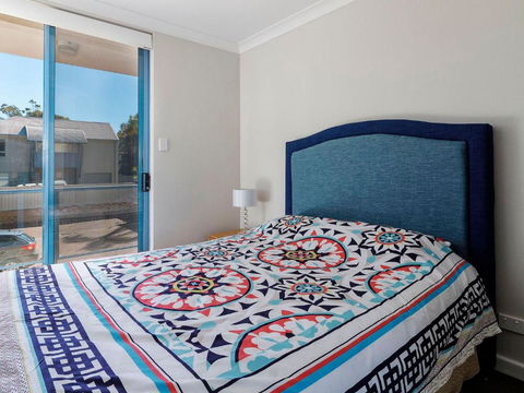 Across The Road From The Beach! - Accommodation Australia 3