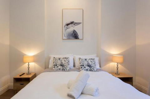 Dingo At White Gum Lodge - Accommodation Australia 0