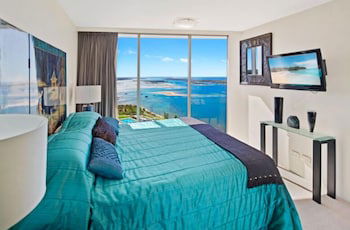Luxury 3BR Apt With Incredible Views - Accommodation Australia 4