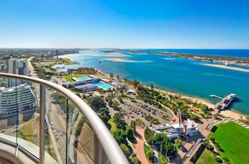 Luxury 3BR Apt With Incredible Views - Accommodation Australia 6