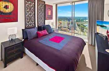 Luxury 3BR Apt With Incredible Views - Accommodation Australia 2