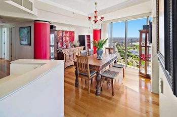 Luxury 3BR Apt With Incredible Views - Accommodation Australia 0