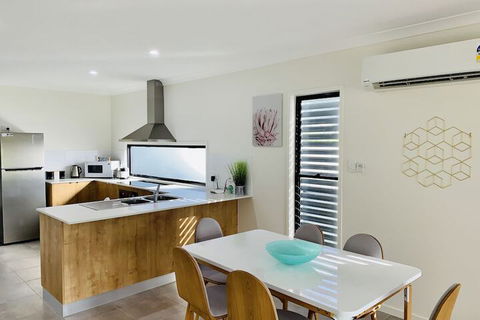 WHITSUNDAY Spacious & Comfortable Moments From Picturesque Boardwalk - Accommodation Australia 6