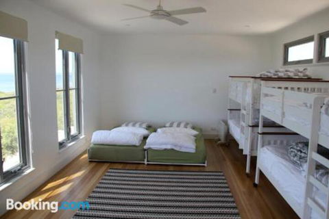 DEstrees Bay Beach House - Accommodation Australia 5