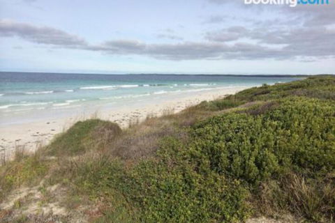 DEstrees Bay Beach House - Accommodation Australia 4