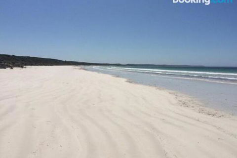 DEstrees Bay Beach House - Accommodation Australia 3