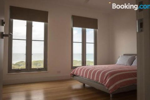DEstrees Bay Beach House - Accommodation Australia 6