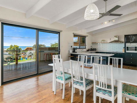 Waikiki Views - Accommodation Australia 3