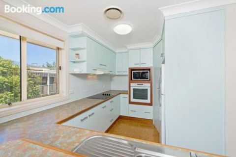 SEASCAPE An Enticing Lakeside Escape - Accommodation Australia 0