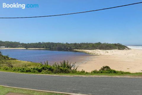 SEASCAPE An Enticing Lakeside Escape - Accommodation Australia 4