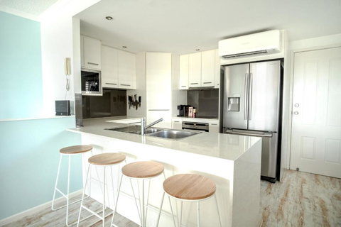 Coolum Beach 3 Level Townhouse Private Rooftop Terrace Spa Overlooking Mount Coolum - Accommodation Australia 3