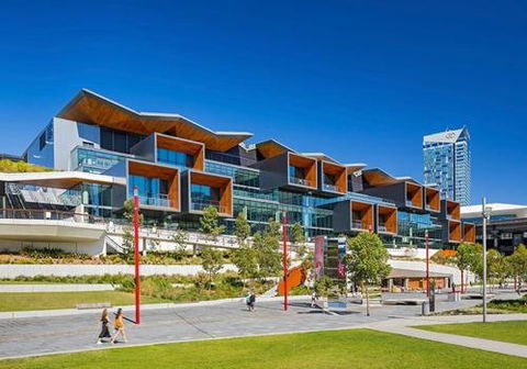 DREAM HARBOUR VIEW 2 BRM / GYM POOL & PARKING - Accommodation Australia 6