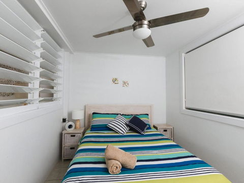 WHITE WAVES 4 ABSOLUTE BEACH FRONT STUDIO HASTINGS POINT - Accommodation Australia 3