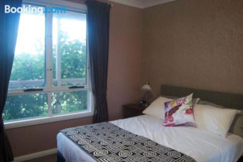 The Old Picnic Ground At Ironstone B & B - Australia Shopping 3