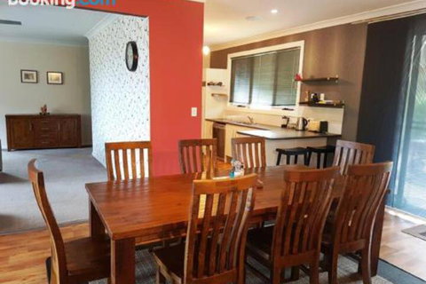 The Old Picnic Ground At Ironstone B & B - Australia Shopping 2