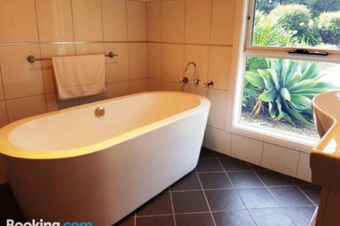 The Old Picnic Ground At Ironstone B & B - Australia Shopping 1