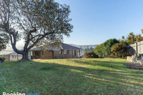QUARTERDECK Gerringong 4pm Check Out Sundays - Local Tourism 5