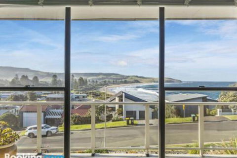 QUARTERDECK Gerringong 4pm Check Out Sundays - Local Tourism 1