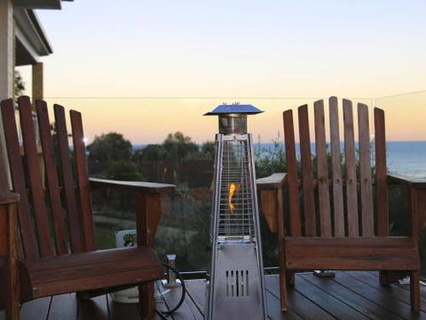WHALE WATCH FOR FOUR Gerringong 4pm Check Out Sundays - Accommodation Australia 0
