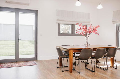 Dimby Cottage Beautifully Restored Heritage Home - Accommodation Australia 1