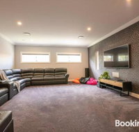 Wentworth Estate 5 Bedroom Luxury Home Sleeps 12 - Accommodation Australia