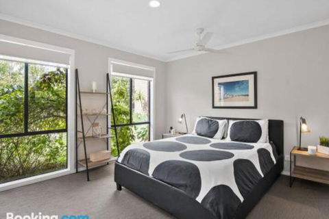 Rye Poolside Escape - Local Tourism 5