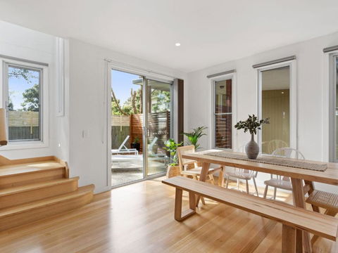 NORMANBY Coastal FREE WIFI & NETFLIX - Accommodation Australia 1