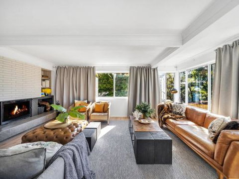 Akora At Hyams 4pm Check Out Sundays - Australia Shopping 1