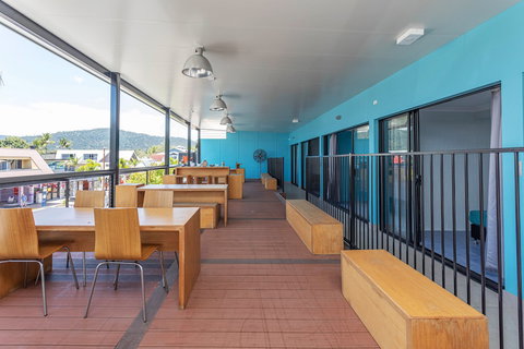 Airlie Sun & Sand Accommodation Studio 1 - Australia Shopping 3