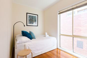 KIM 2BDR West Melbourne Apartment - Accommodation Australia 3