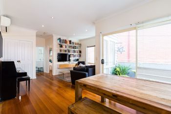 KIM 2BDR West Melbourne Apartment - Accommodation Australia 5