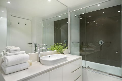 H Residences 2 Bedroom Ocean View In Surfers Paradise - Accommodation Australia 4