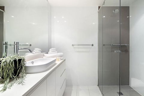 H Residences 2 Bedroom Ocean View In Surfers Paradise - Accommodation Australia 6