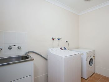 Lagoons Estate 6 Dowling Street - Accommodation Australia 1