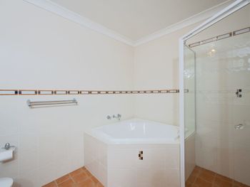 Lagoons Estate 6 Dowling Street - Accommodation Australia 4