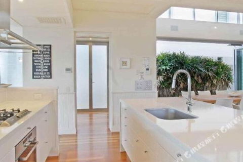 R & W Noosa Holidays 19 The Esplanade - Accommodation Australia 4