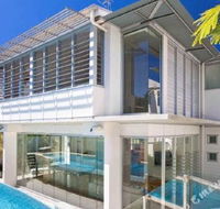 R  W Noosa Holidays 19 the Esplanade - Accommodation Australia