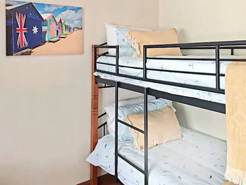 Sun, Beach, Shops, Wifi, Netflix - Local Tourism 5